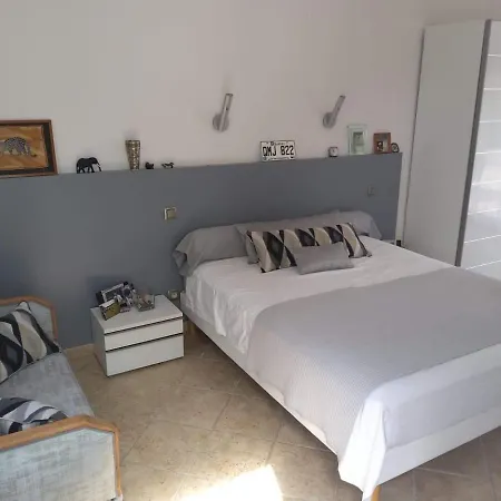 La Lezardiere Bed & Breakfast *